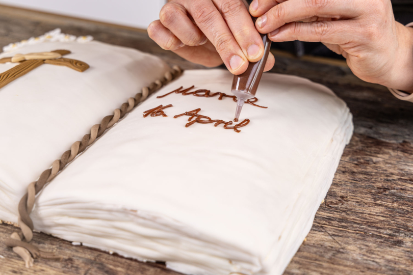 Zuckerschrift auftragen