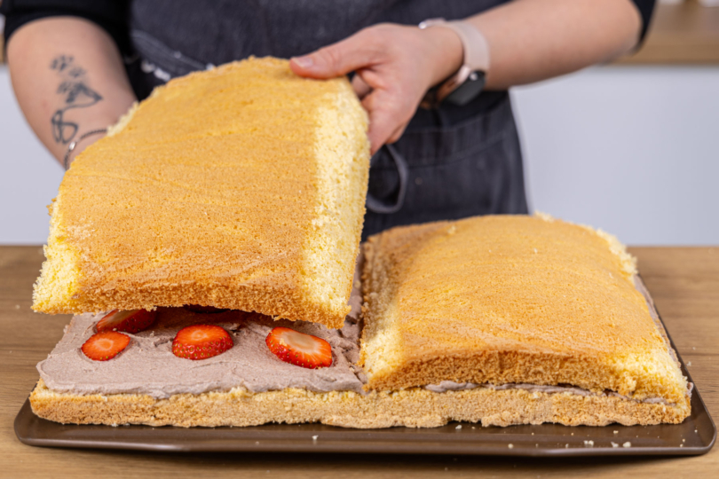 Buchtorte zusammensetzen