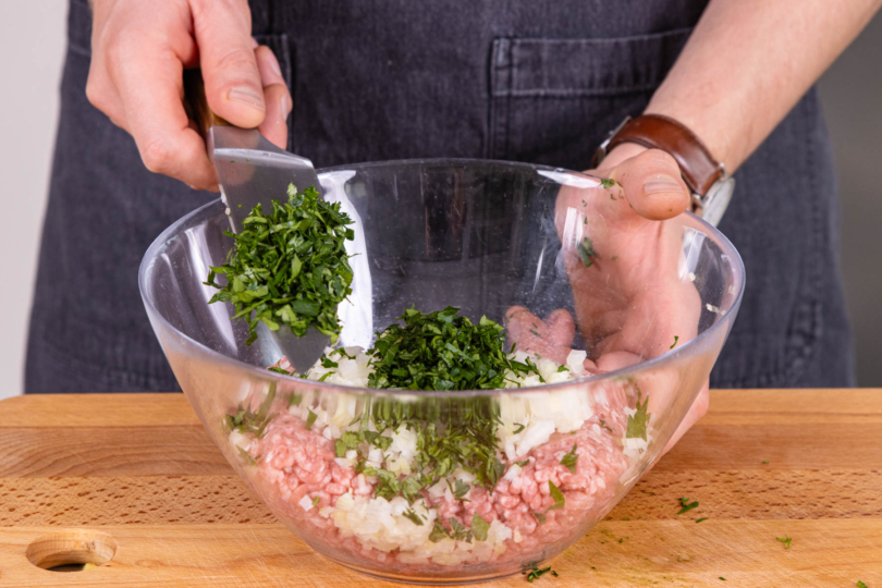 Blattpetersilie hinzugeben