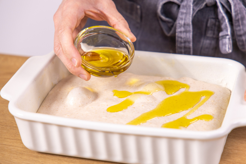 Olivenöl darauf verteilen
