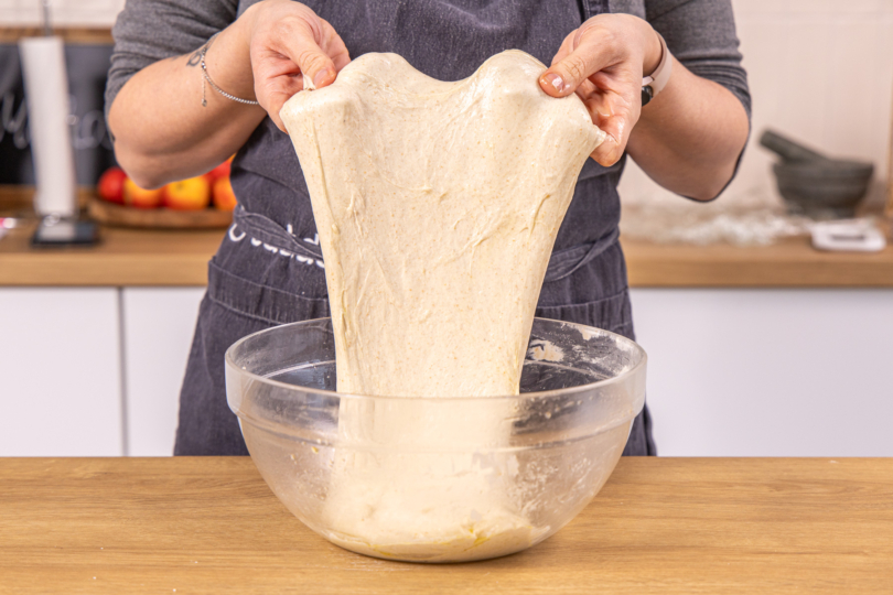 Teig falten und dehnen