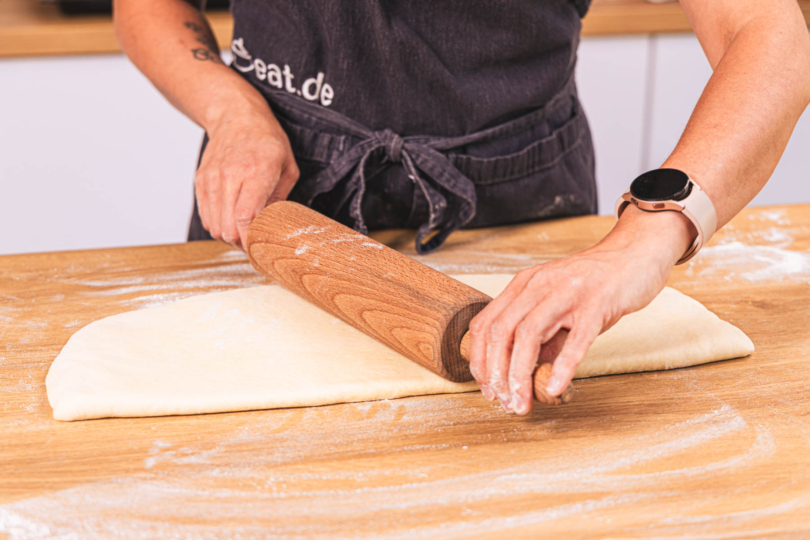 eingeklappten Teig ausrollen