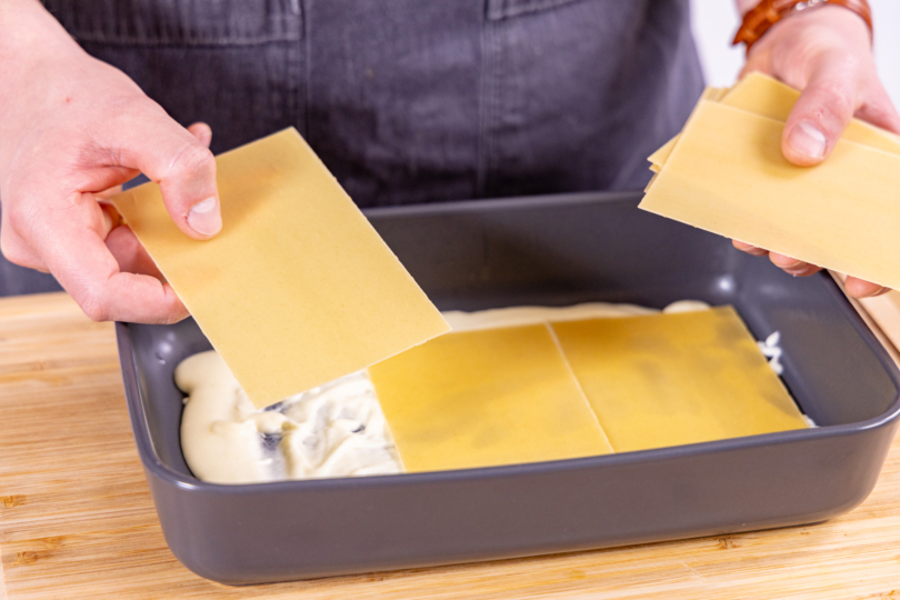 Lasagneplatten verteilen