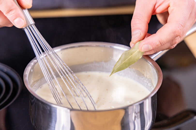 Lorbeerblatt dazugeben