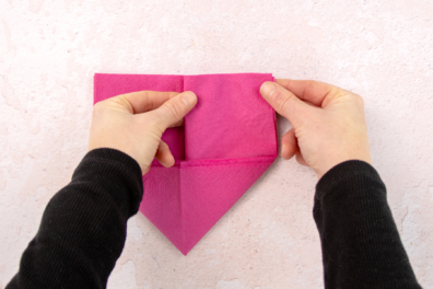 Papierserviette in Herzform falten