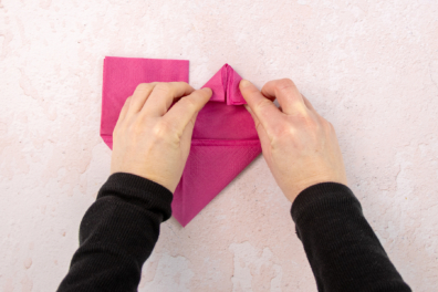 Ecken nach unten falten