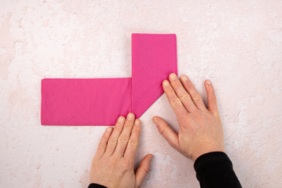 Schritt-für-Schritt Faltanleitung: Serviettenherz falten