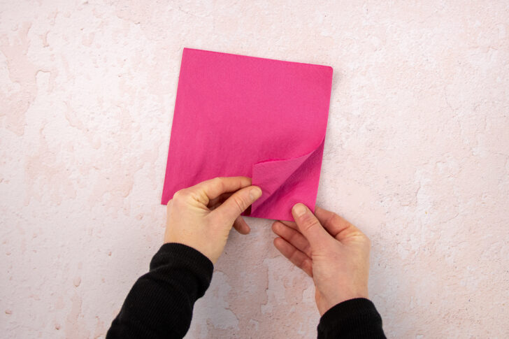 Papierserviette für Serviettenherz vorbereiten