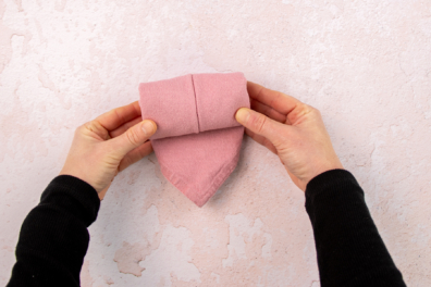 Stoffserviette aufrollen