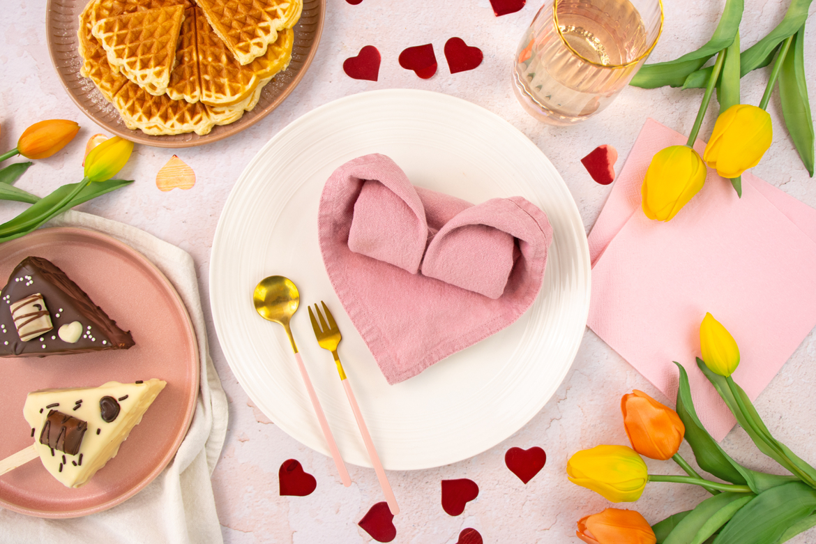 Tischdekoration zum Valentinstag