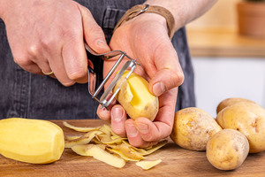 Kartoffeln schälen
