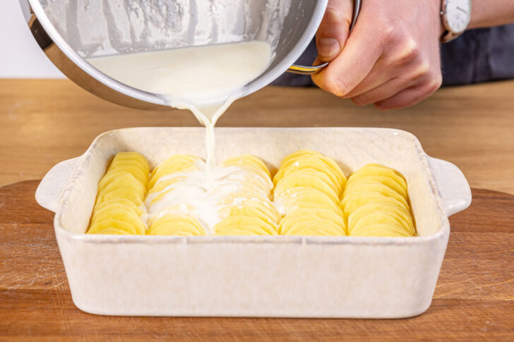 Sahnesauce verteilen