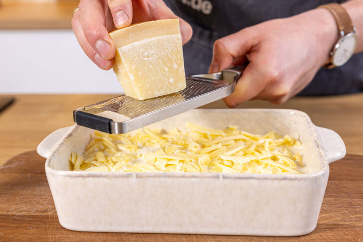 Parmesan reiben
