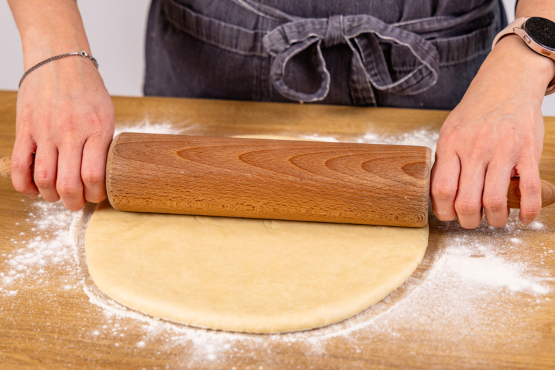 Hefeteig rund ausrollen