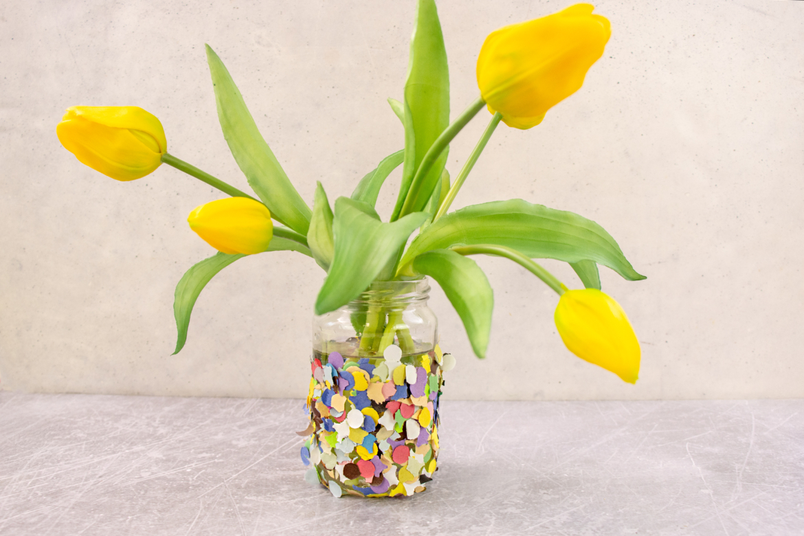 Konfetti Vase mit Tulpen