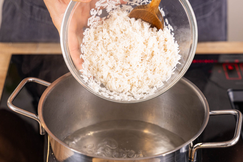 Reis waschen und kochen