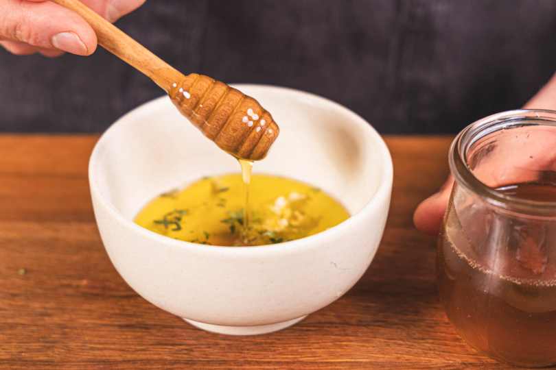 Honig zur Marinade geben
