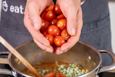 Tomaten hinzugeben