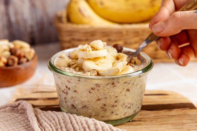 Overnight Oats mit Banane essen