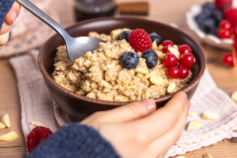 Protein Porrdige mit Beeren genießen