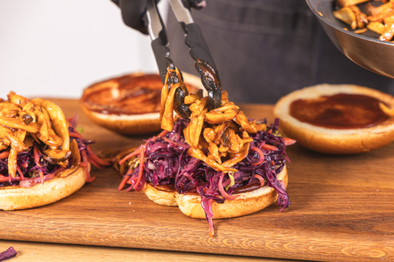 Kräuterseitlinge darauf geben