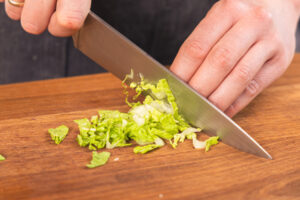 Salat schneiden