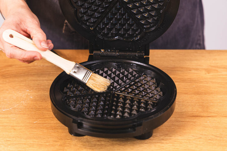 Waffeleisen einfetten