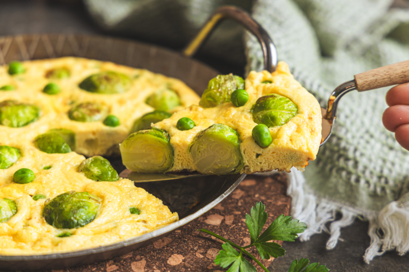 Rosenkohl Frittata servieren