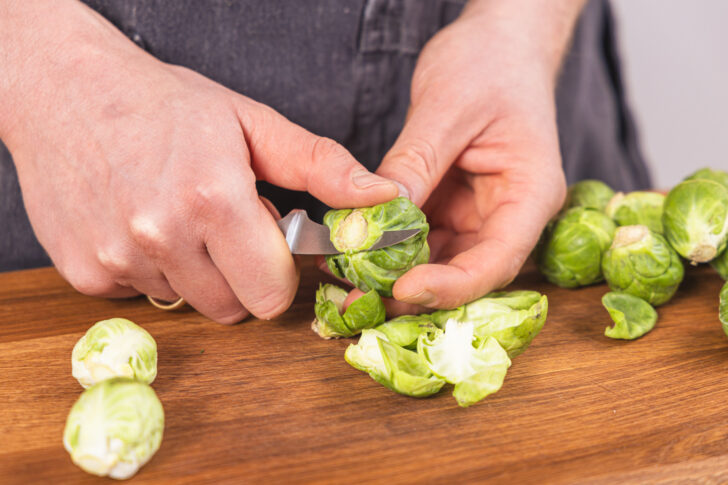 Rosenkohl putzen