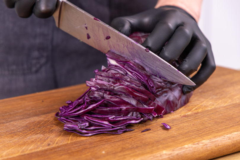 Rotkohl schneiden