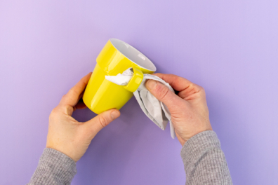 Serviette in Tassenhenkel einstecken