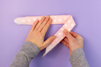 Streifen schräg nach unten falten