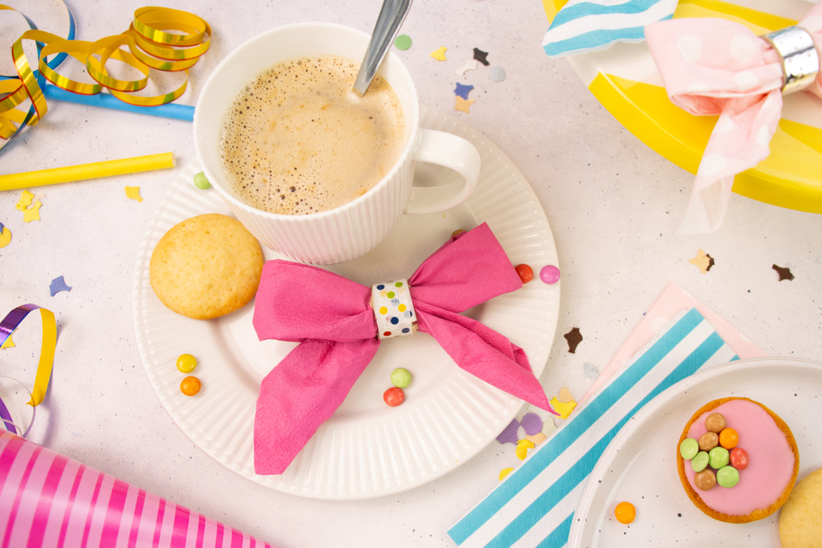 Tischdekoration Servietten Schleife