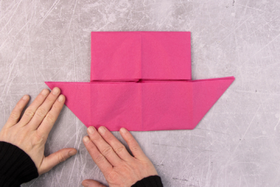 Tischdekoration zum Fasching falten