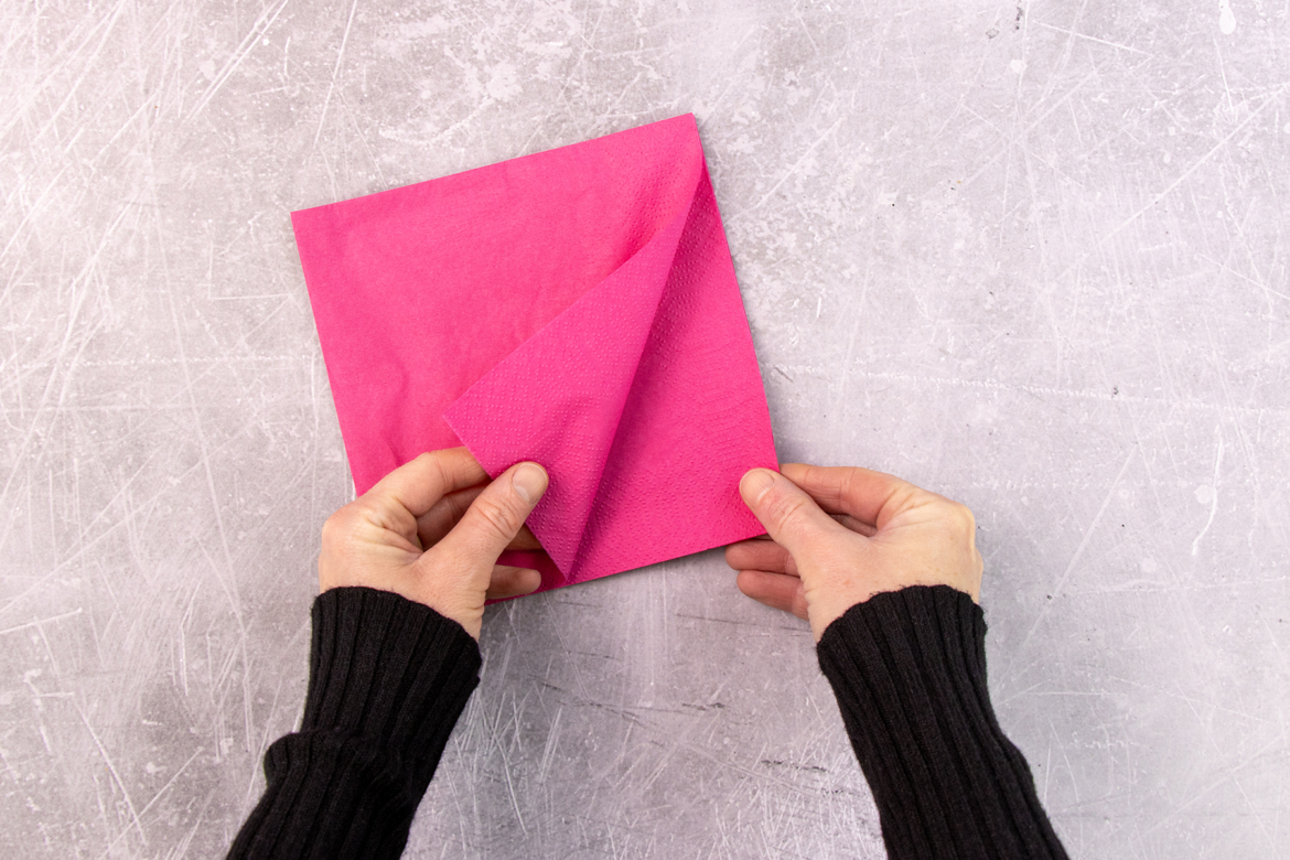 Serviette entfalten und öffnen