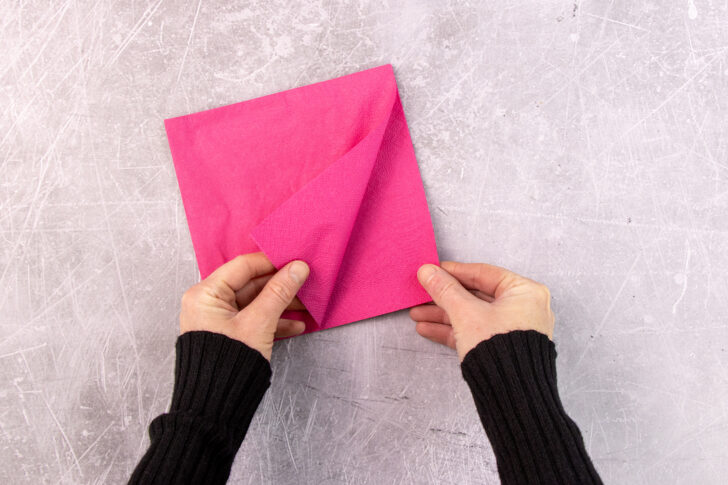 Serviette entfalten und öffnen