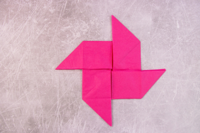 Servietten Windrad falten - Tischdekoration für Fasching und Karneval