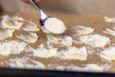 Parmesan verteilen
