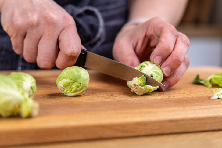 Rosenkohl putzen