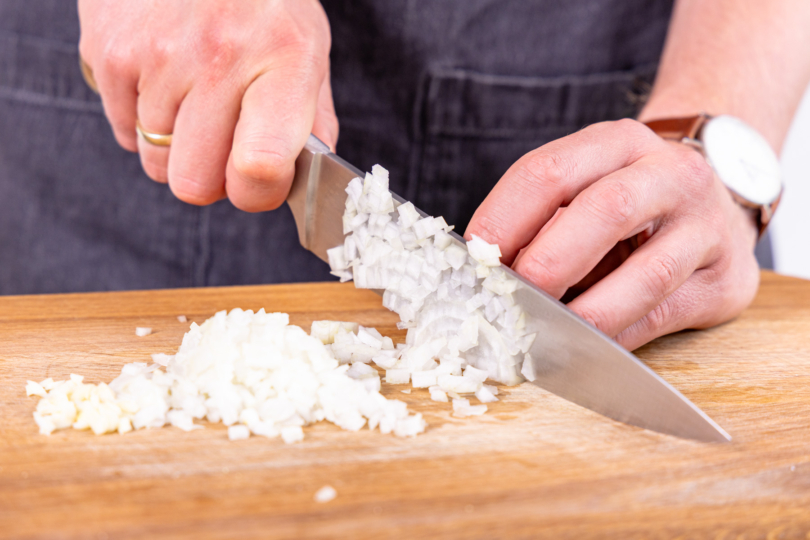 Zwiebel schneiden