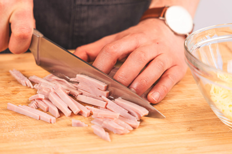 Kochschinken schneiden