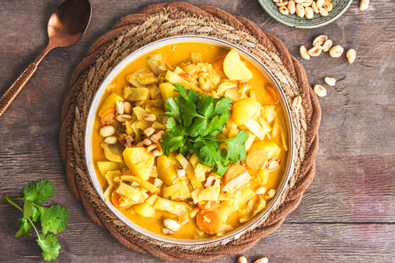 Weißkohl Curry mit Erdnüssen