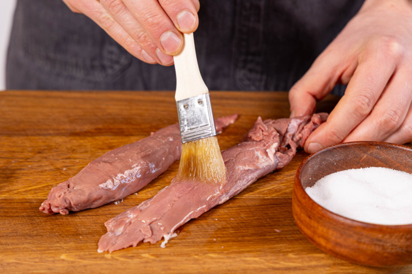 Filets einölen und würzen