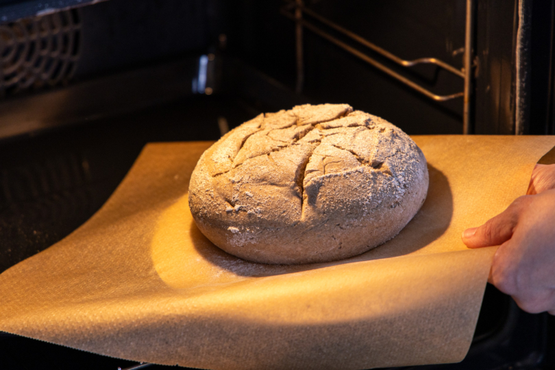Bauernbrot im Backofen backen