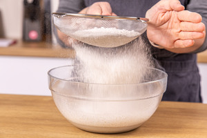 Mehl sieben