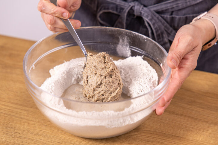 Sauerteig dazugeben