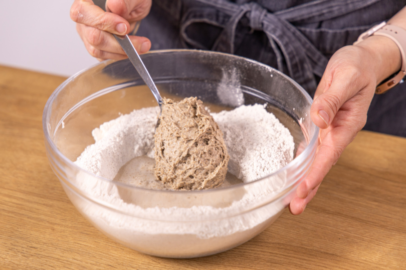 Sauerteig dazugeben
