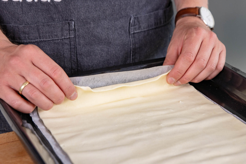 Blätterteigrolle ausbreiten