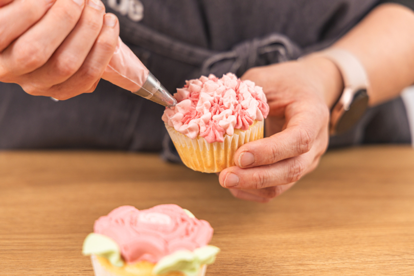 Buttercreme aufspritzen