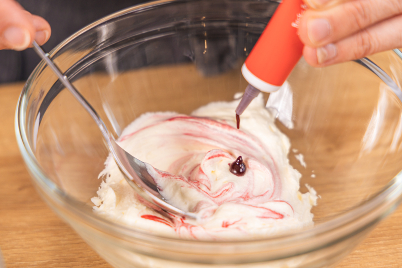 Buttercreme rosa färben